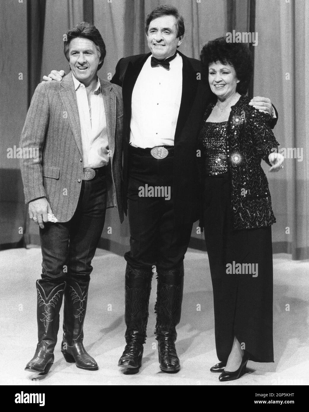 THE JOHNNY CASH CHRISTMAS SPECIAL, from left: Johnny Cash, brother Tommy  Cash, sister Joanne Cash Yates, (aired December 8, 1976). ph: ©CBS / TV  Guide / Courtesy Everett Collection Stock Photo - Alamy