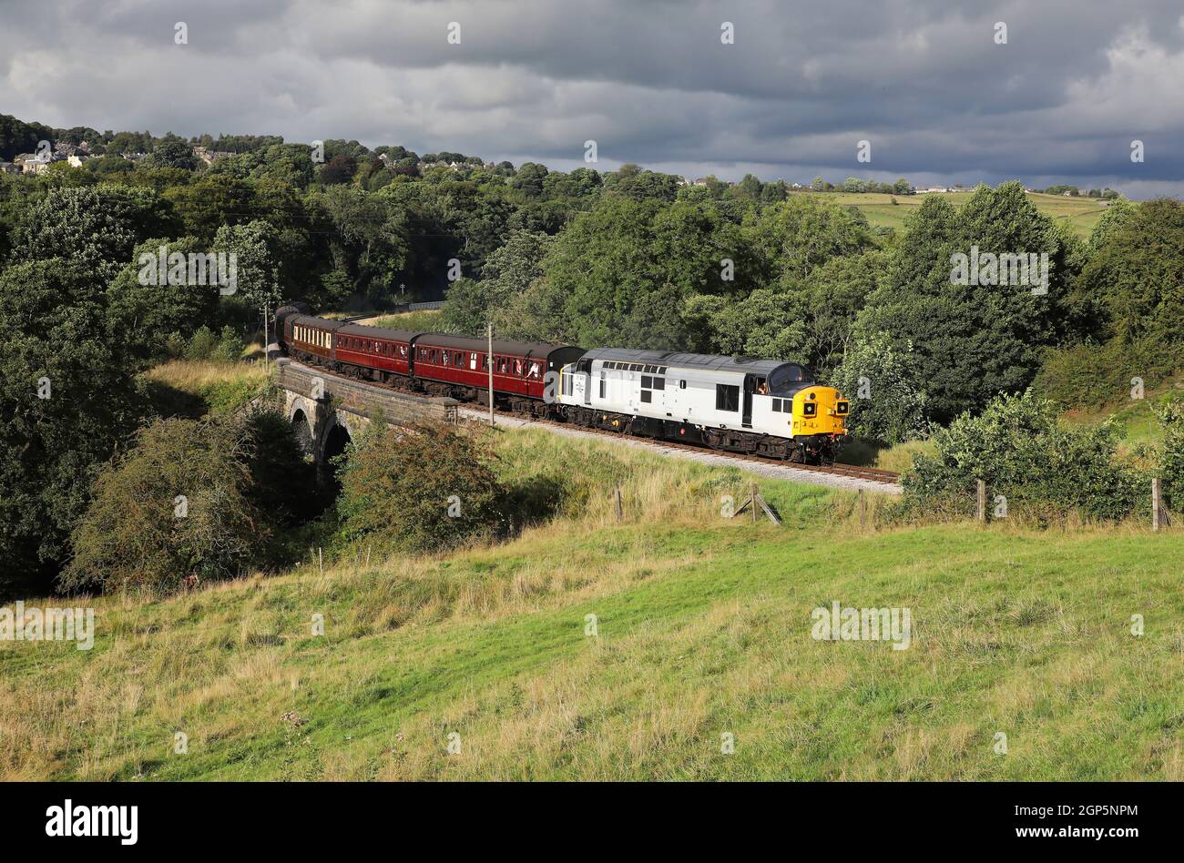 37075 heads towards Mytholmes tunnel on 11.9.21 during the KWVR mixed Gala. Stock Photo