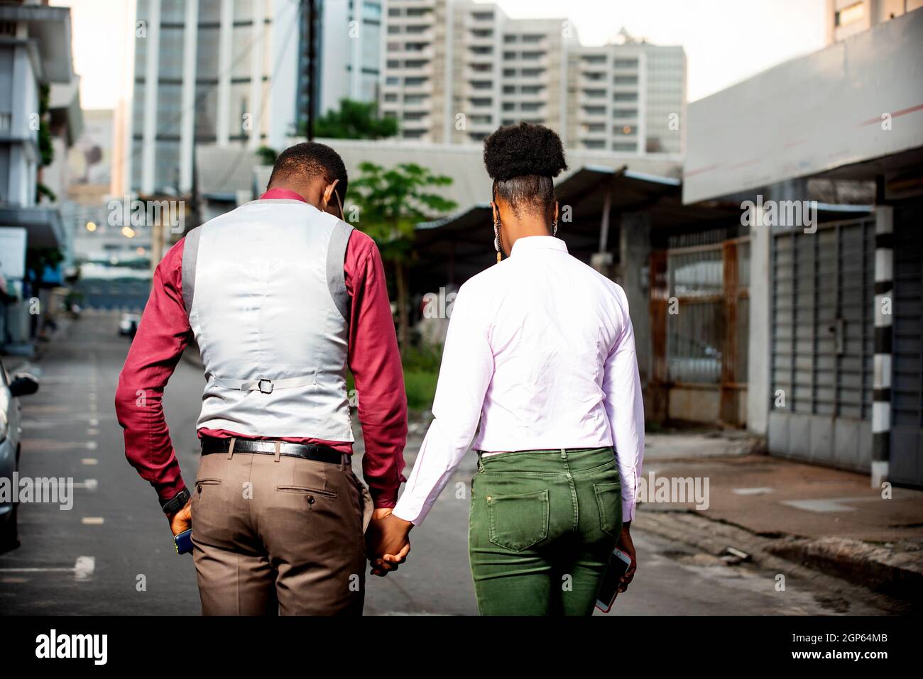 Back view couple walking arms hi-res stock photography and images - Alamy