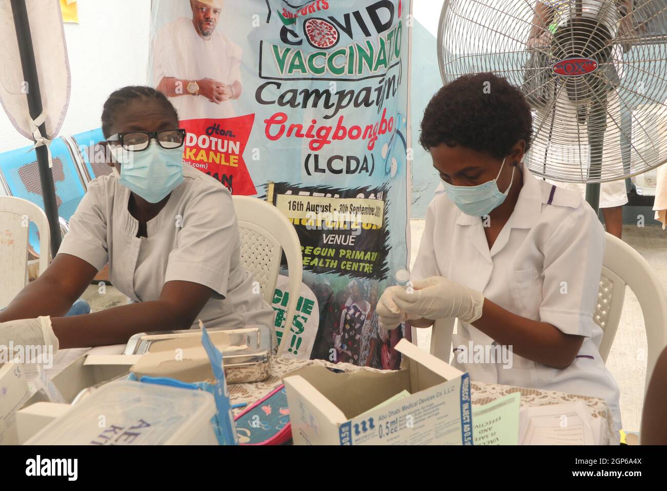 People receive the COVID-19 vaccine at a vaccination center. Primary health care centers continue public vaccination for COVID-19 on government directives, amidst a continuous strike by Nigerian resident doctors. Lagos, Nigeria. Stock Photo