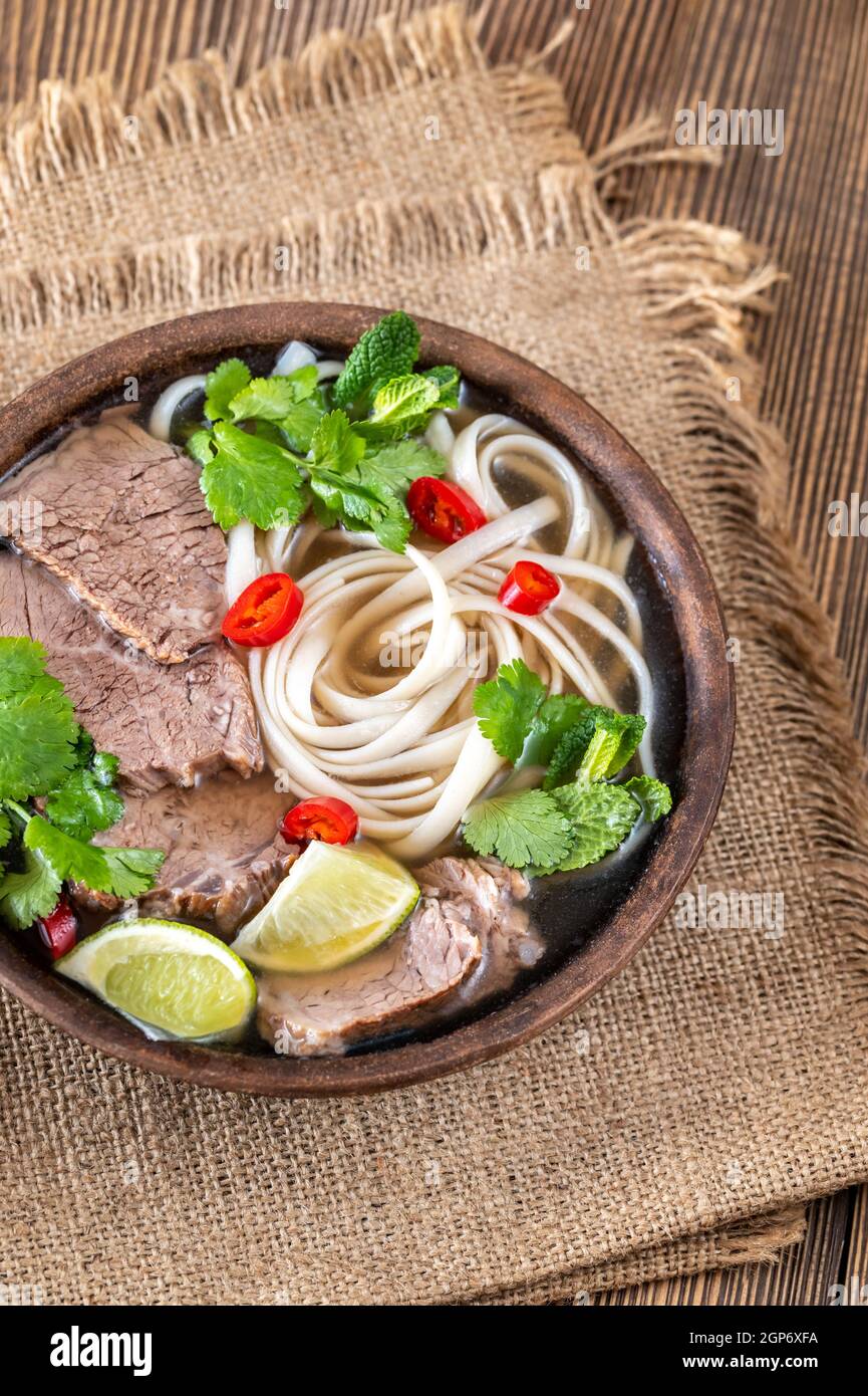 Bowl of Vietnamese soup beef pho (pho bo Stock Photo - Alamy