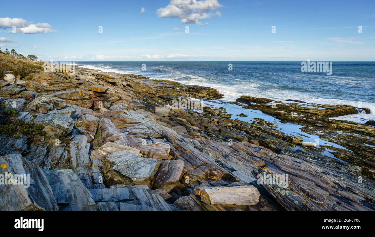 Waves breaking on rocks on the coast of Cape Elizabeth in Maine Stock Photo