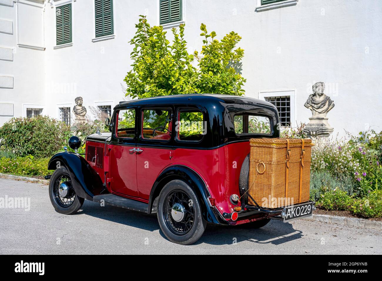 Vintage car Hillman Minx year of construction 1933, 3 gears, 1, 185 ccm capacity, 4 cylinders, 30 hp, 950 kg weight, Schloss Neuaigen, Austria Stock Photo