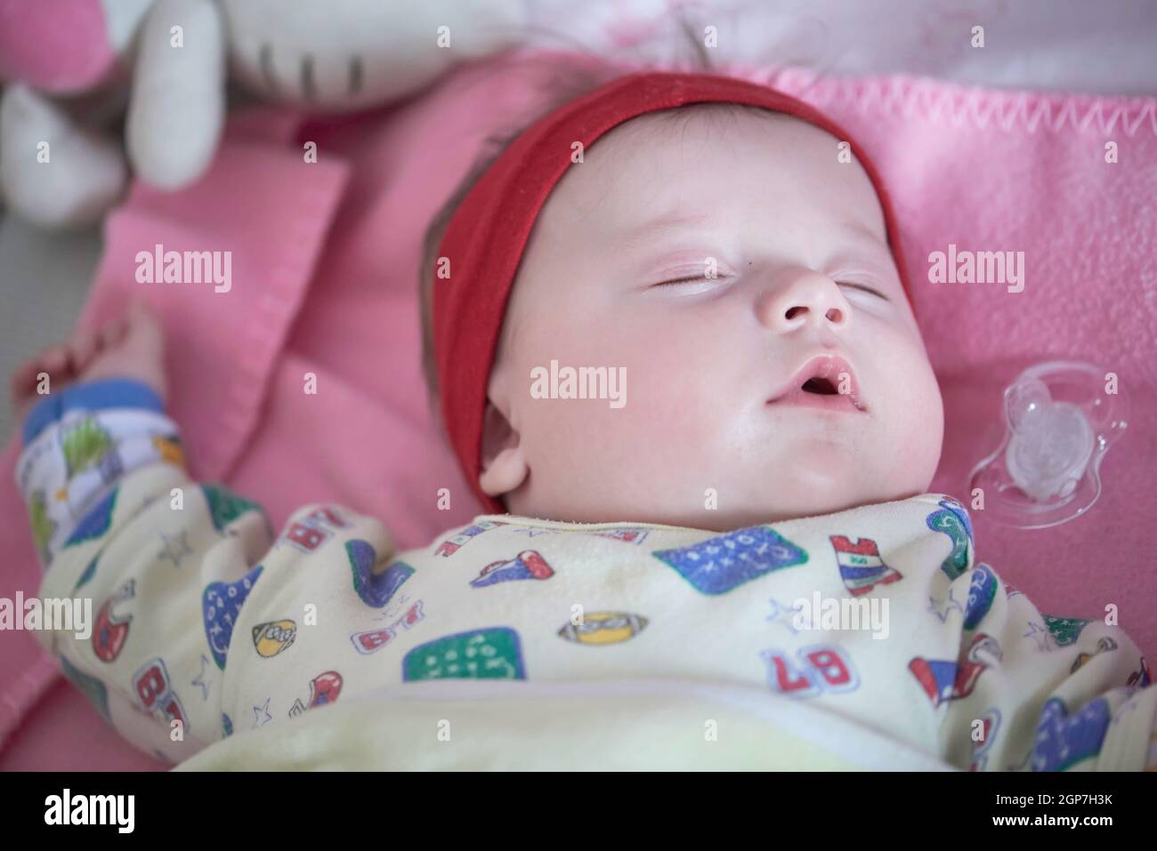 Newborn baby girl sleeping in bed hi-res stock photography and images ...