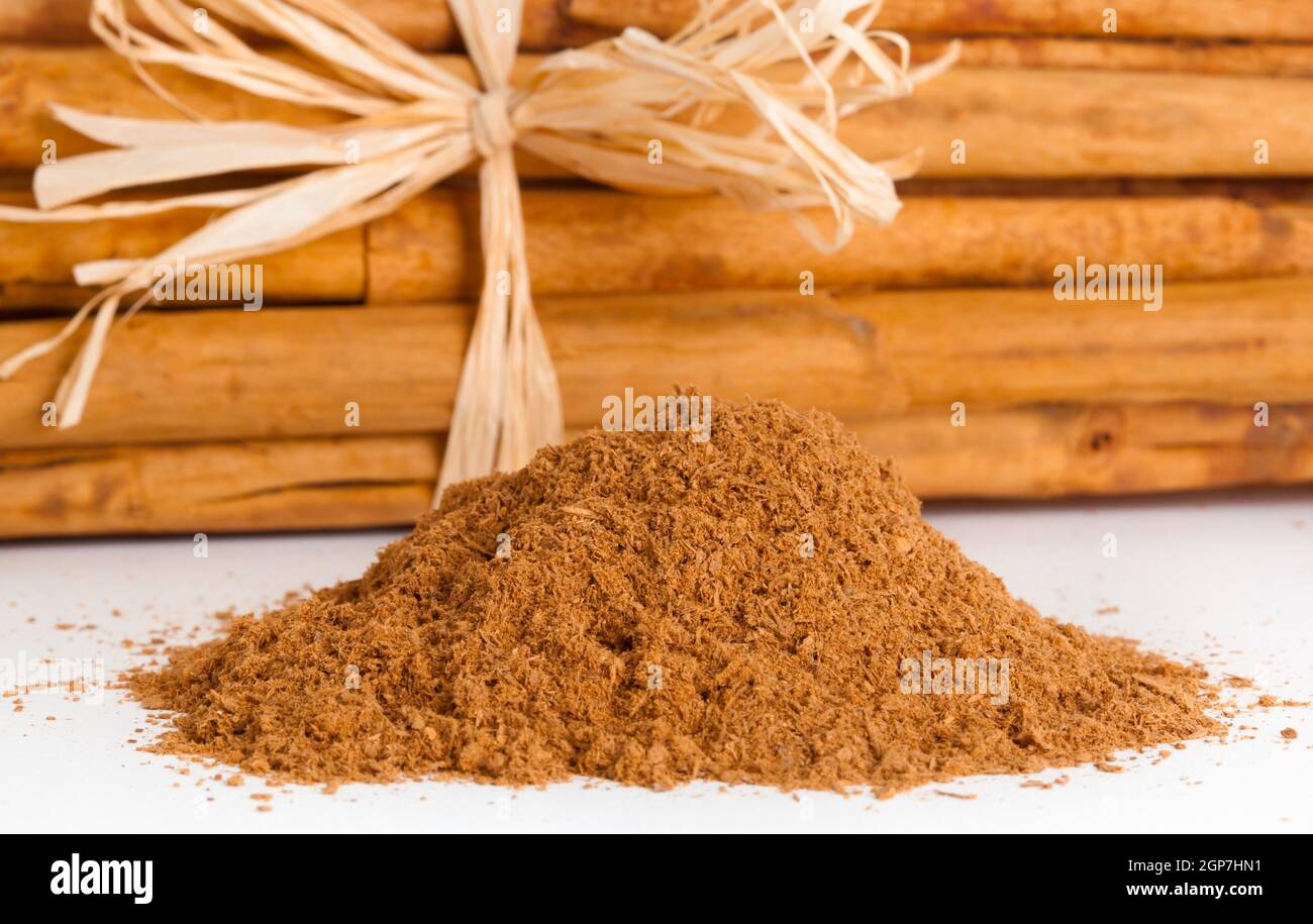 Sticks and ground ceylon cinnamon on white table Stock Photo
