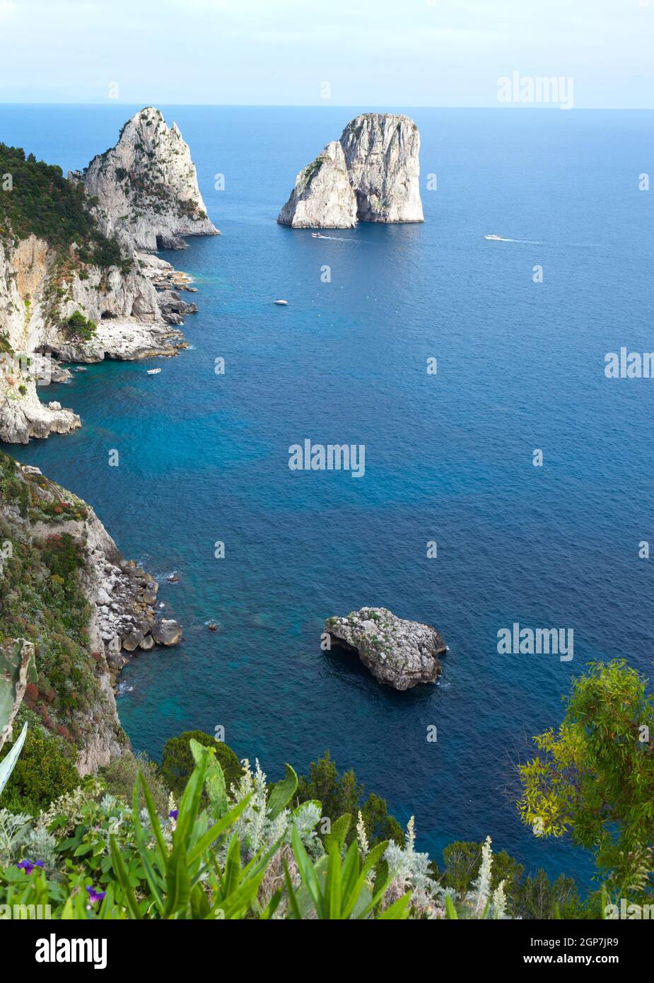 Fraglioni Rocks Faraglioni, famous giant rocks, Capri island in Italy Stock Photo - Alamy