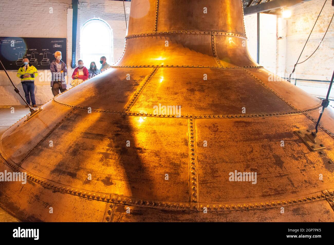 Copper spirit still, Old Jameson Whiskey Distillery Midleton, Distillery Walk, Midleton (Mainistir na Corann), County Cork, Republic of Ireland Stock Photo