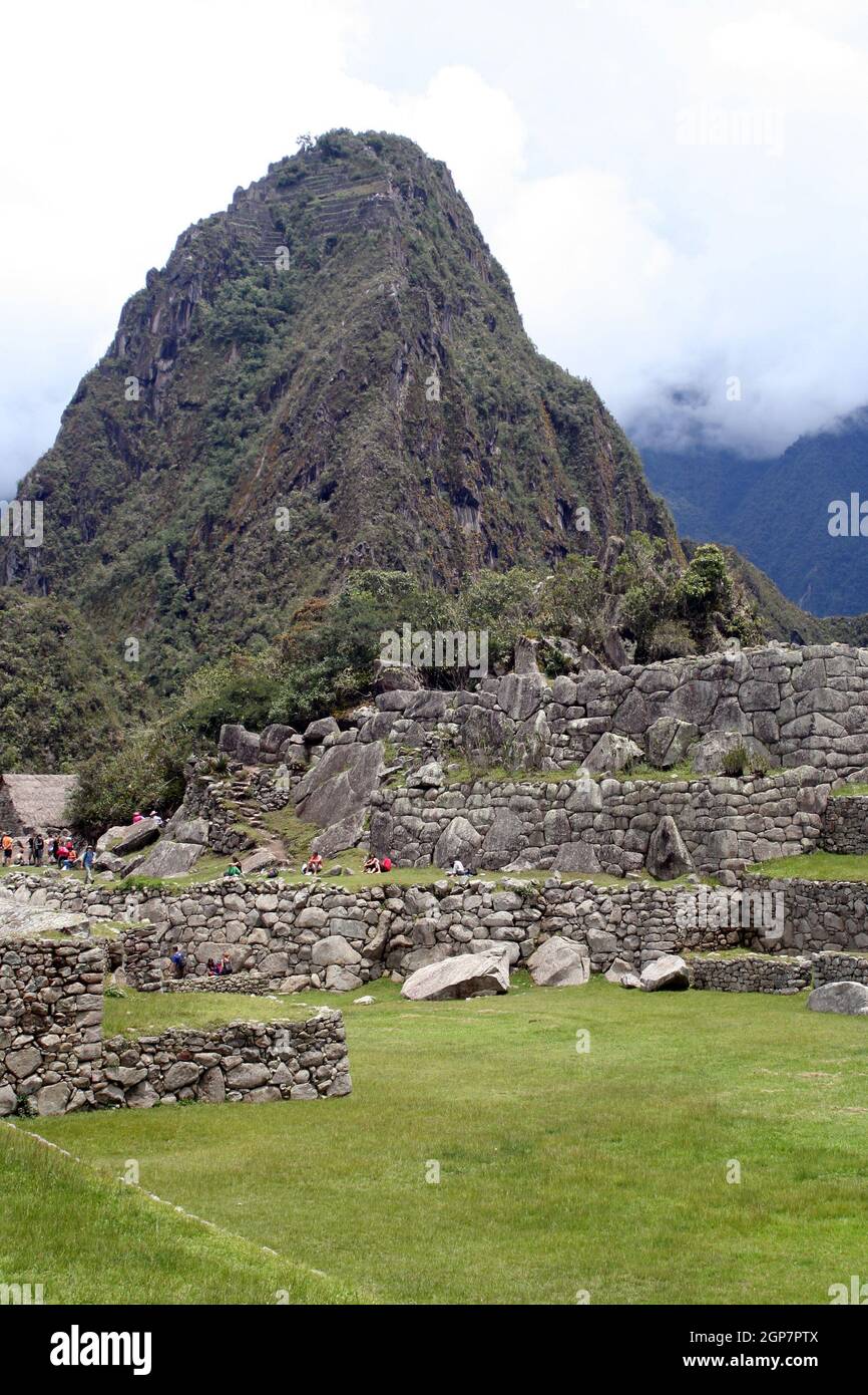Wayna Picchu mountain behind the Machu Picchu ruins, Peru Stock Photo