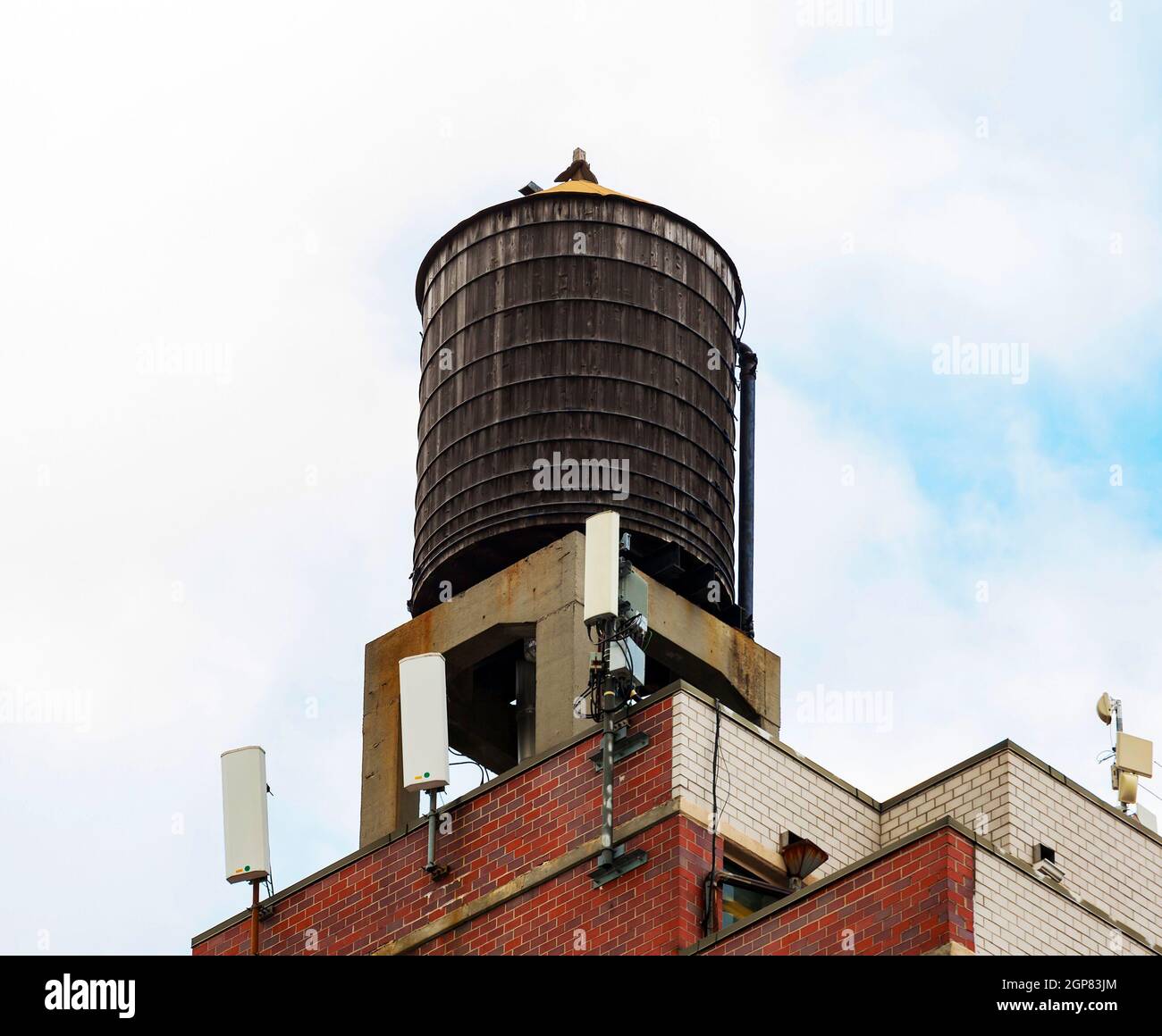 Typical water tank on a roof in New York City Stock Photo Alamy