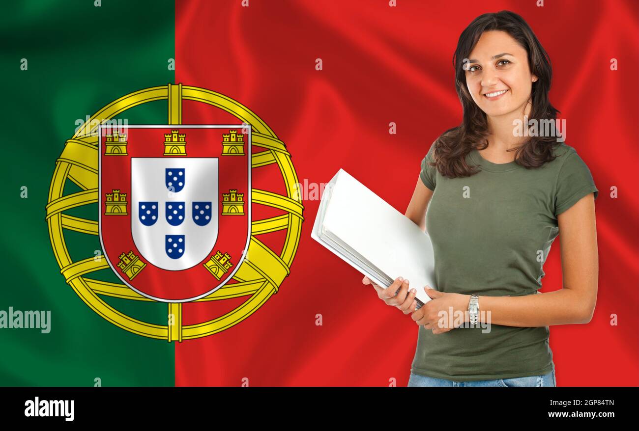 Аудирование картинки. Девушка за учебой. Female переводчик. Female переводчик. Учеба в интернете.