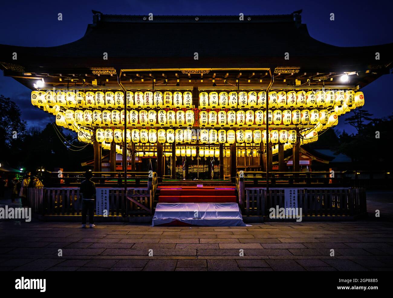 Yasaka shrine torii hi-res stock photography and images - Alamy