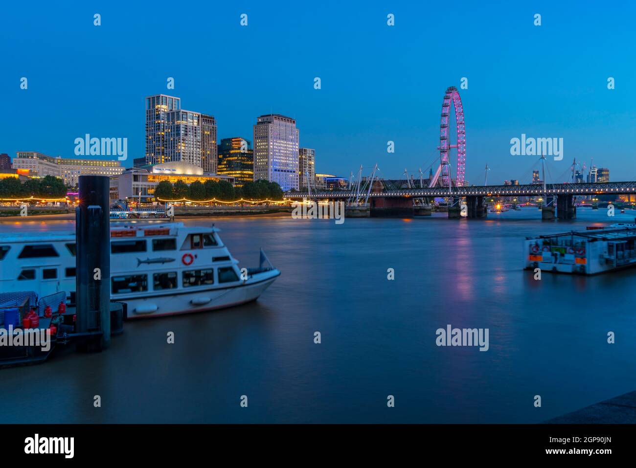 View of Royal Festival Hall, Jubilee Bridge and the London Eye at dusk ...