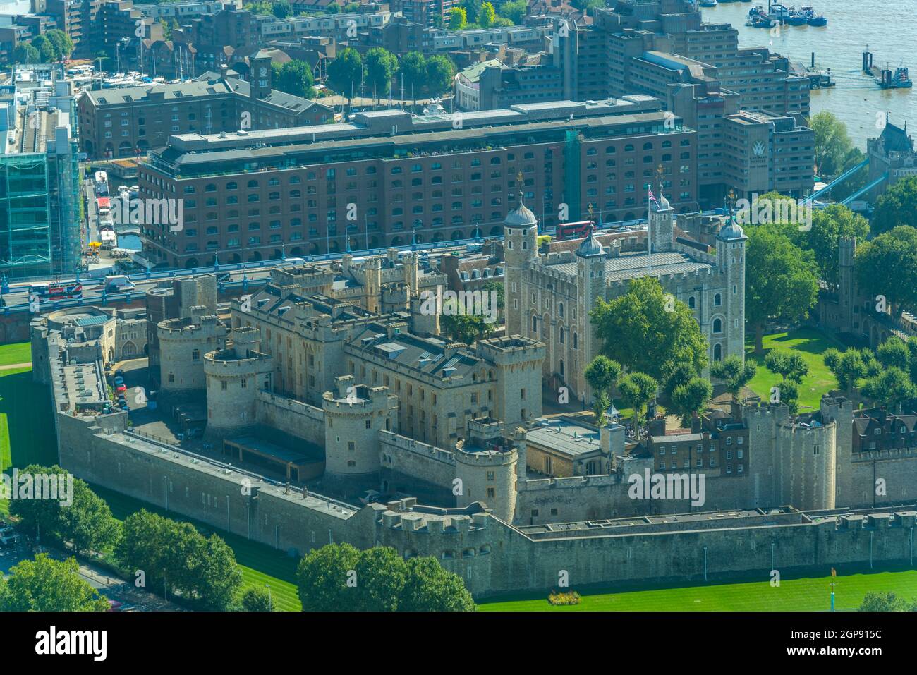 Aerial view of the tower of london hi-res stock photography and images ...