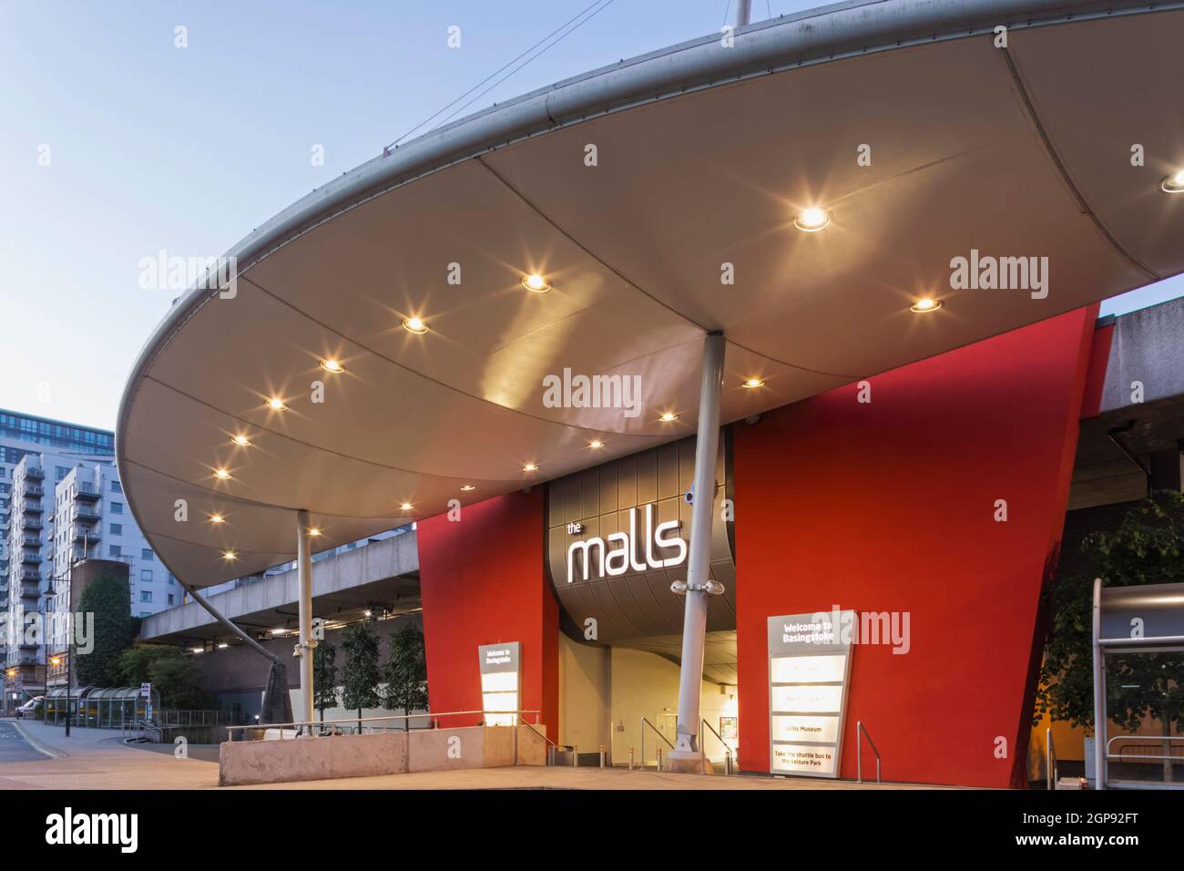 The malls shopping centre hi-res stock photography and images - Alamy