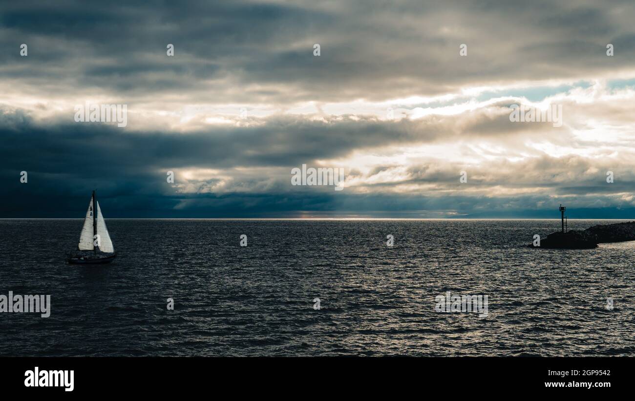 Ship stormy sea hi-res stock photography and images - Alamy