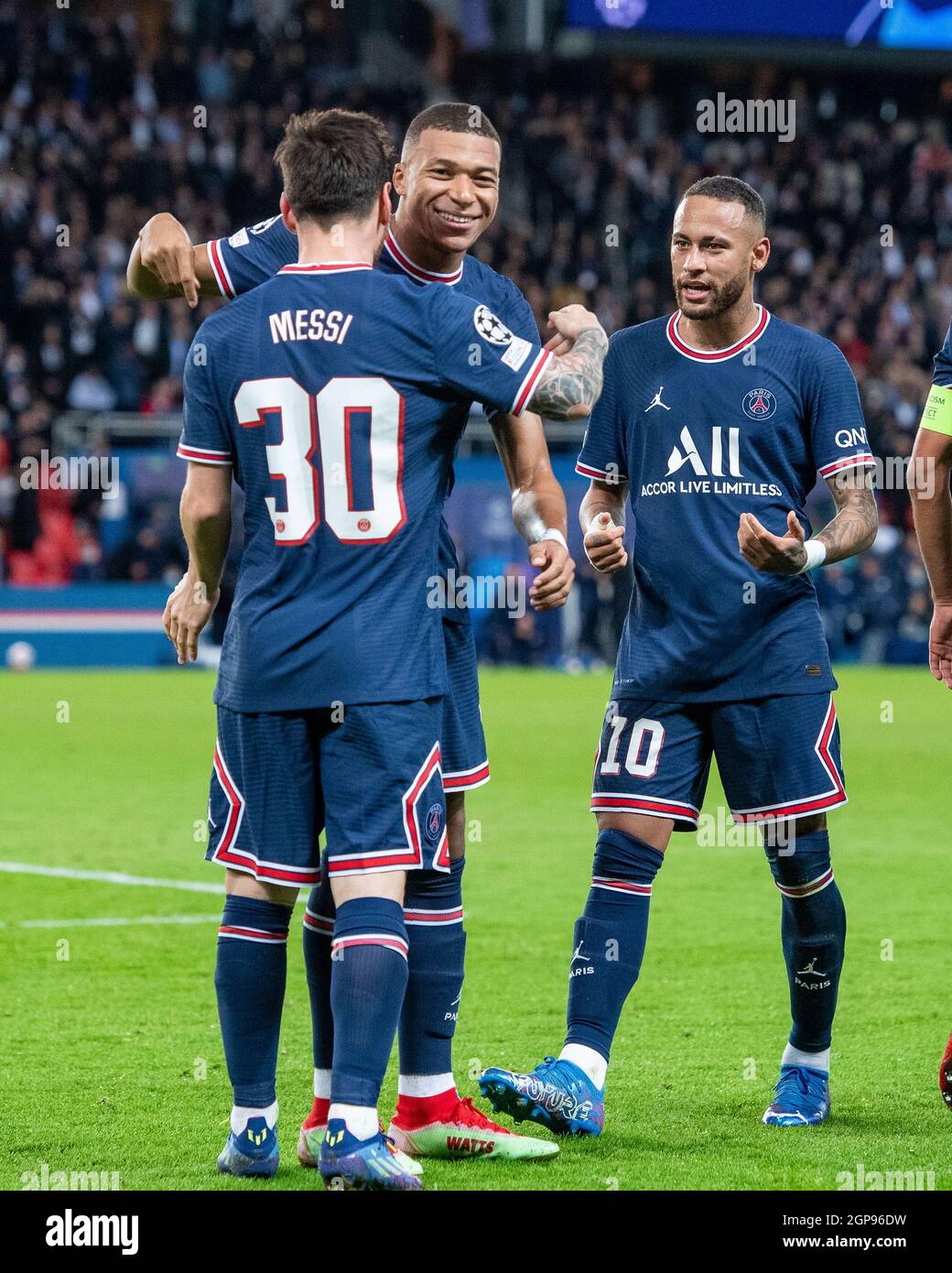 PARIS, FRANCE - SEPTEMBER 28: Lionel Messi of Paris Saint-Germain celebrate  he's 1st goal with Kylian Mbappé and Neymar during the UEFA Champions Leag  Stock Photo - Alamy