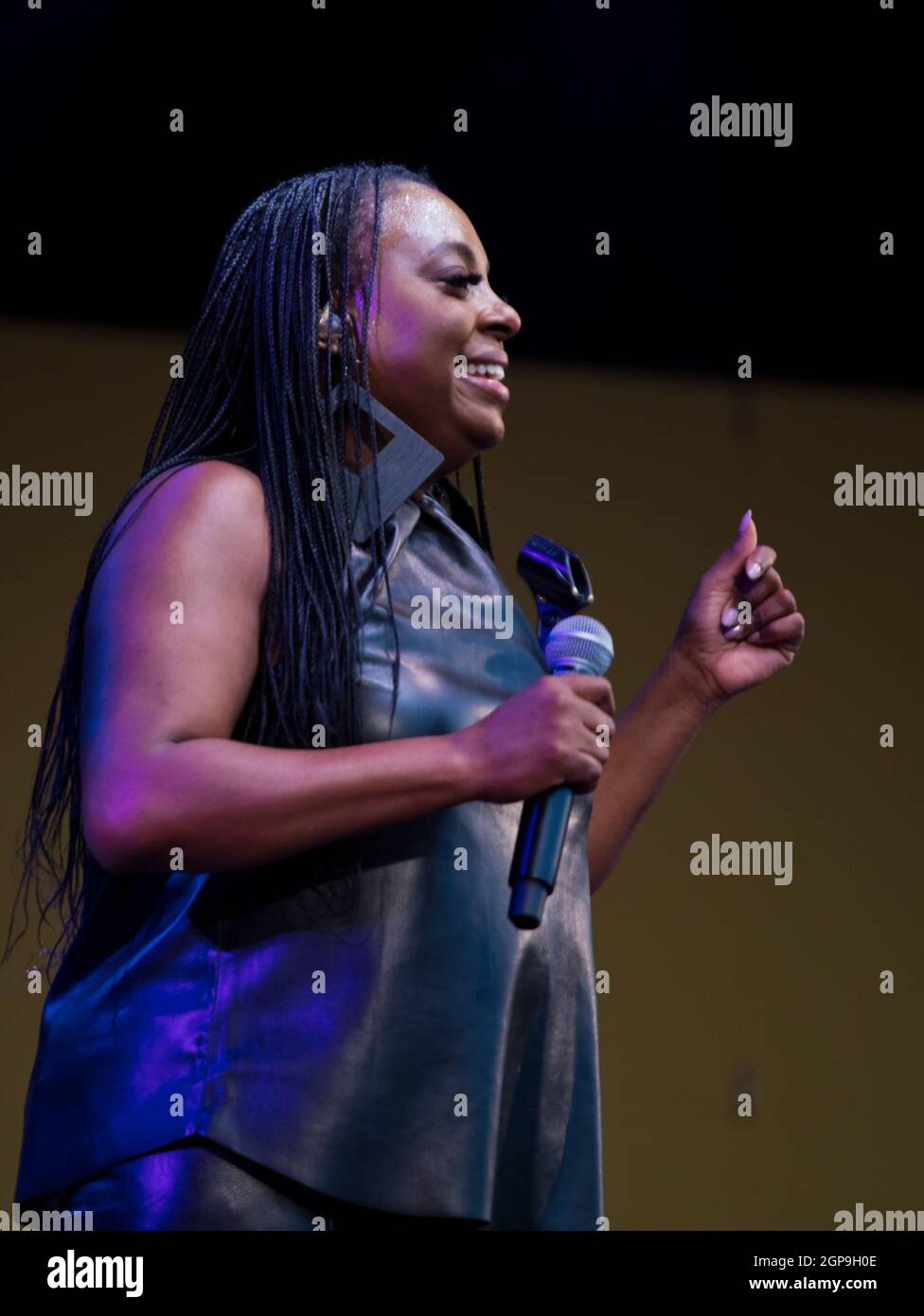 Ledisi wows the crowd with her vocals and energetic stage performance