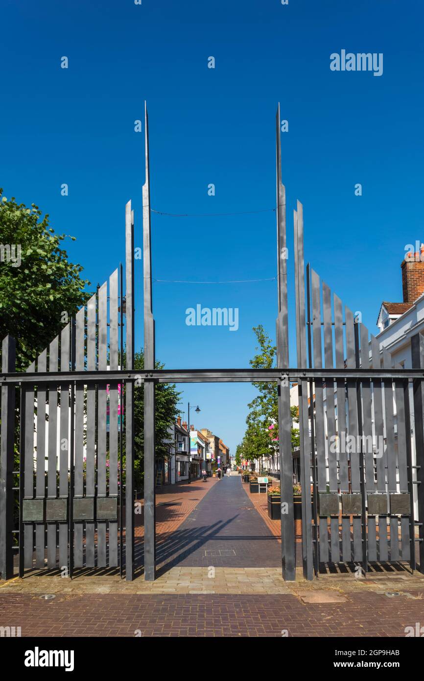 England, Hampshire, Basingstoke, London Street, The Iron Triumphal Gate