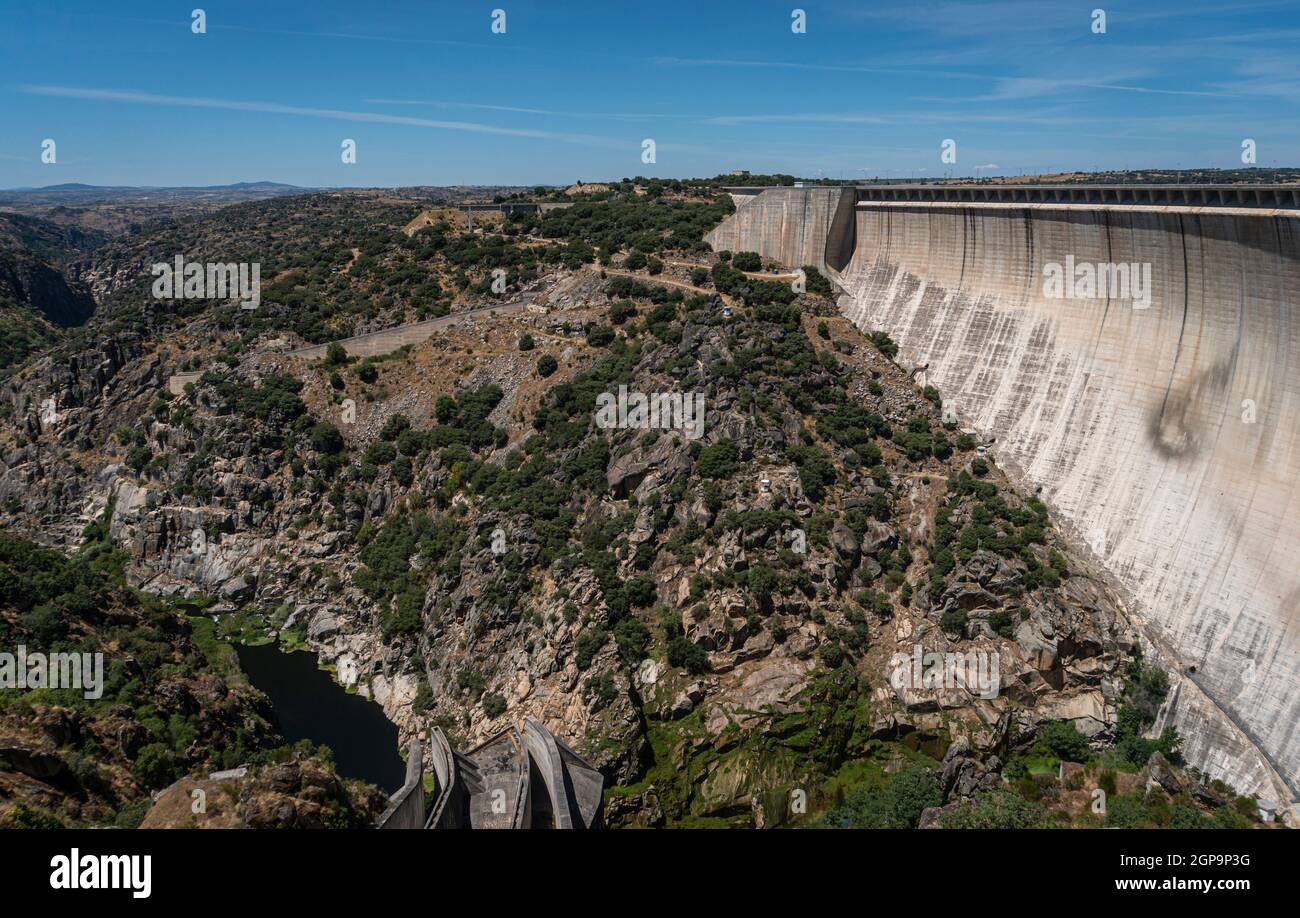 Almendra (Almond) Dam, also known as Villarino Dam, in Salamanca, Spain Stock Photo