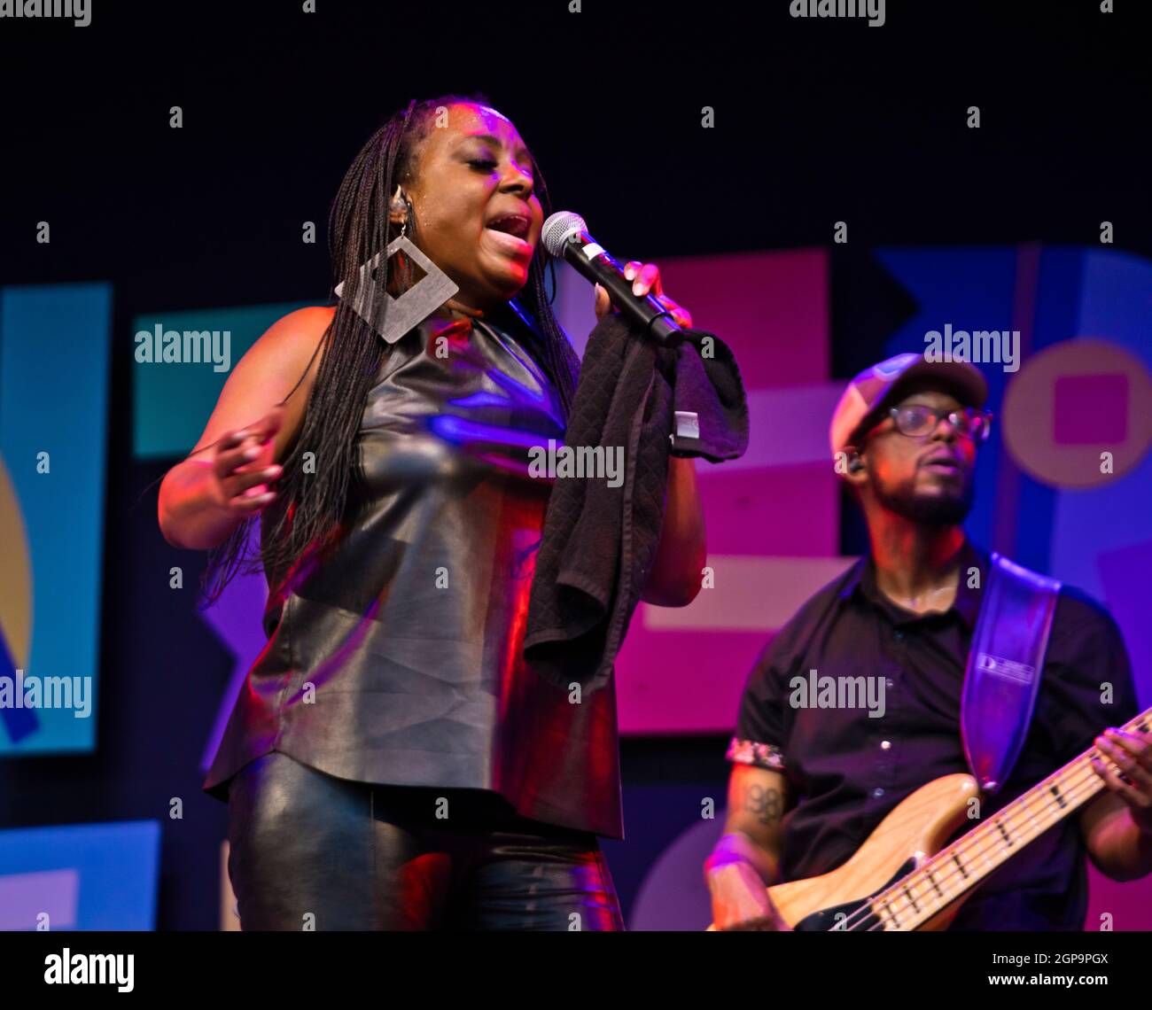 Ledisi wows the crowd with her vocals and energetic stage performance