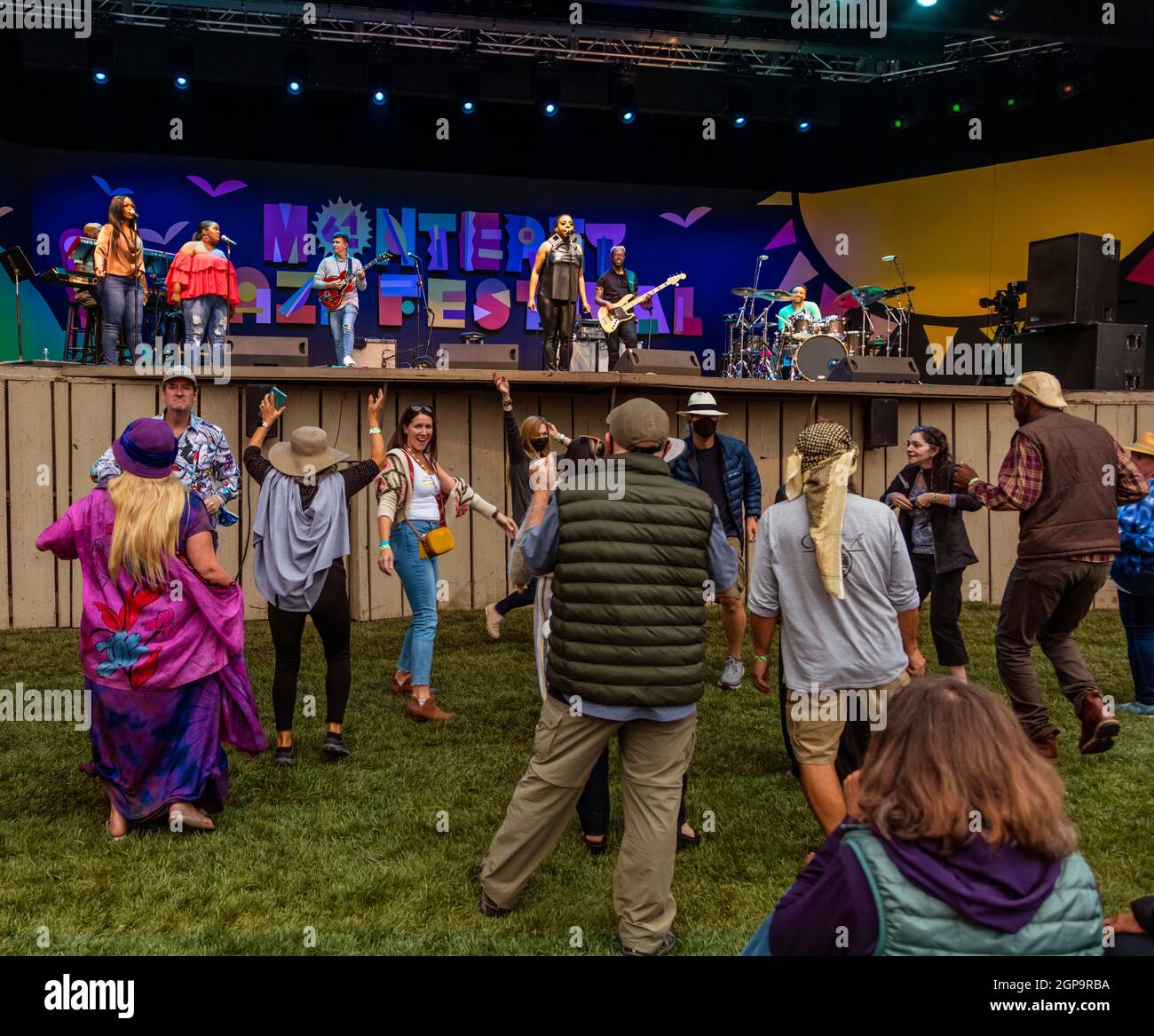 Ledisi wows the crowd with her vocals and energetic stage performance