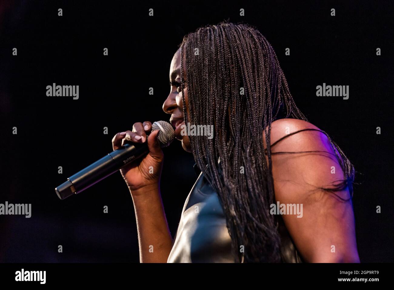 Ledisi wows the crowd with her vocals and energetic stage performance