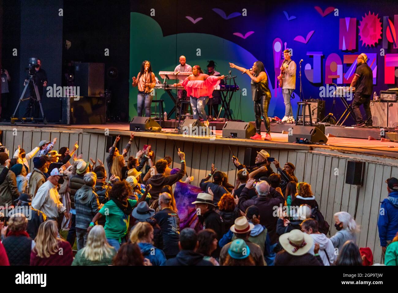 Ledisi wows the crowd with her vocals and energetic stage performance