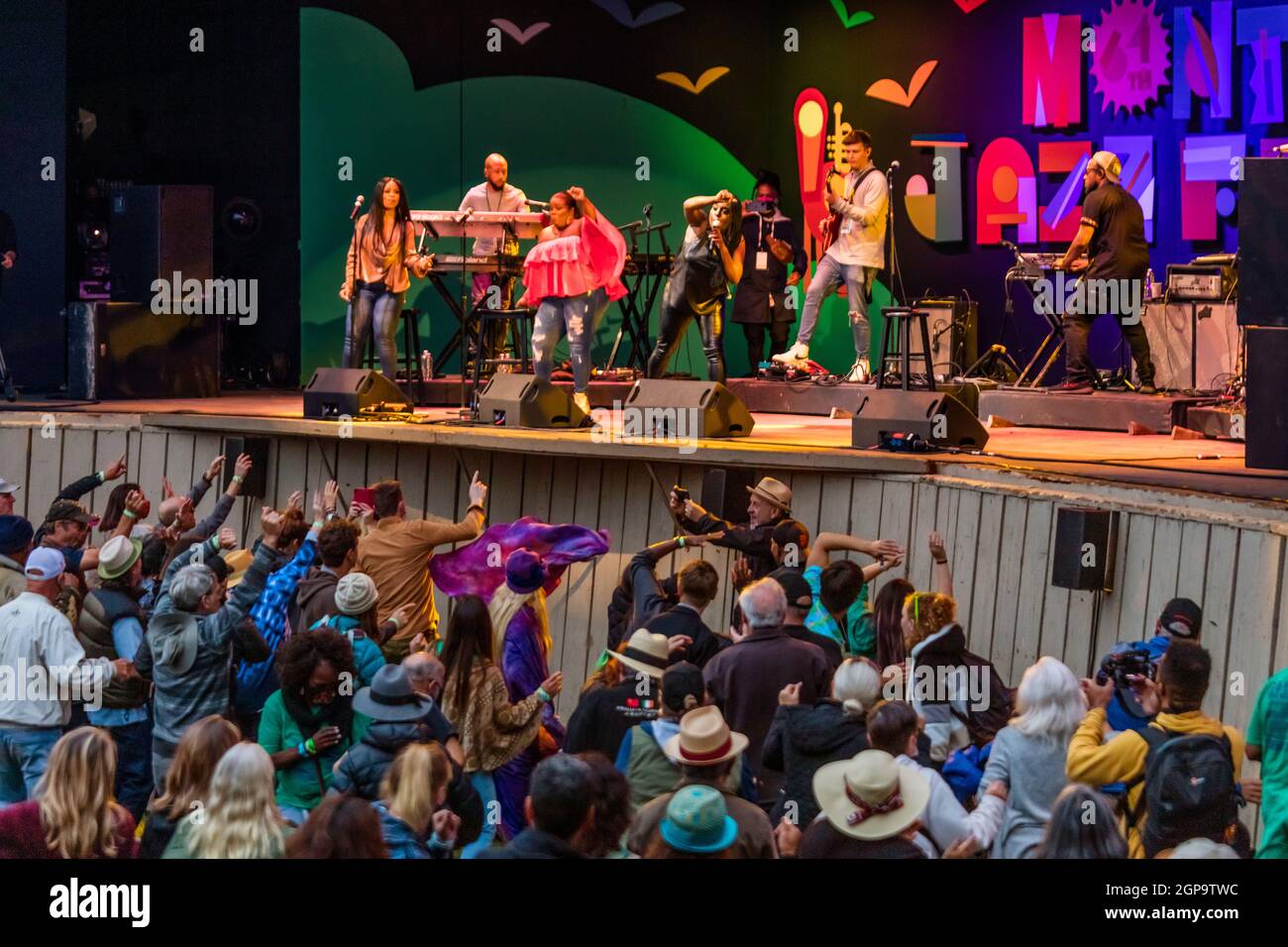 Ledisi wows the crowd with her vocals and energetic stage performance