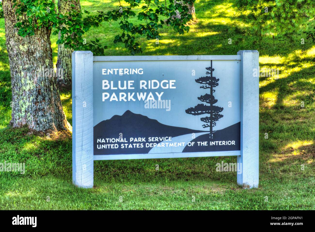 Entrance sign for the Blue Ridge Parkway in Virginia Stock Photo - Alamy
