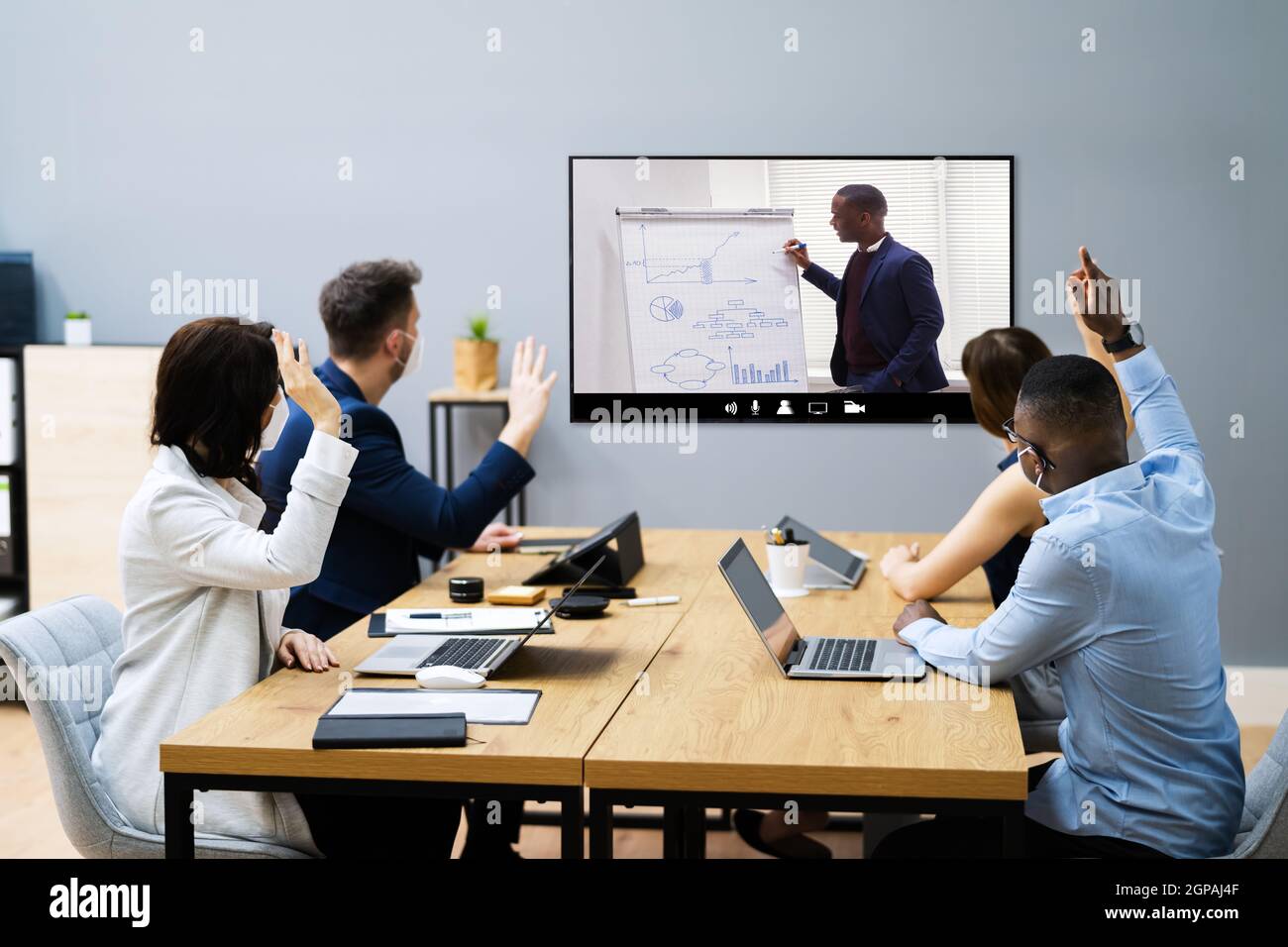Company meeting voting hi-res stock photography and images - Alamy