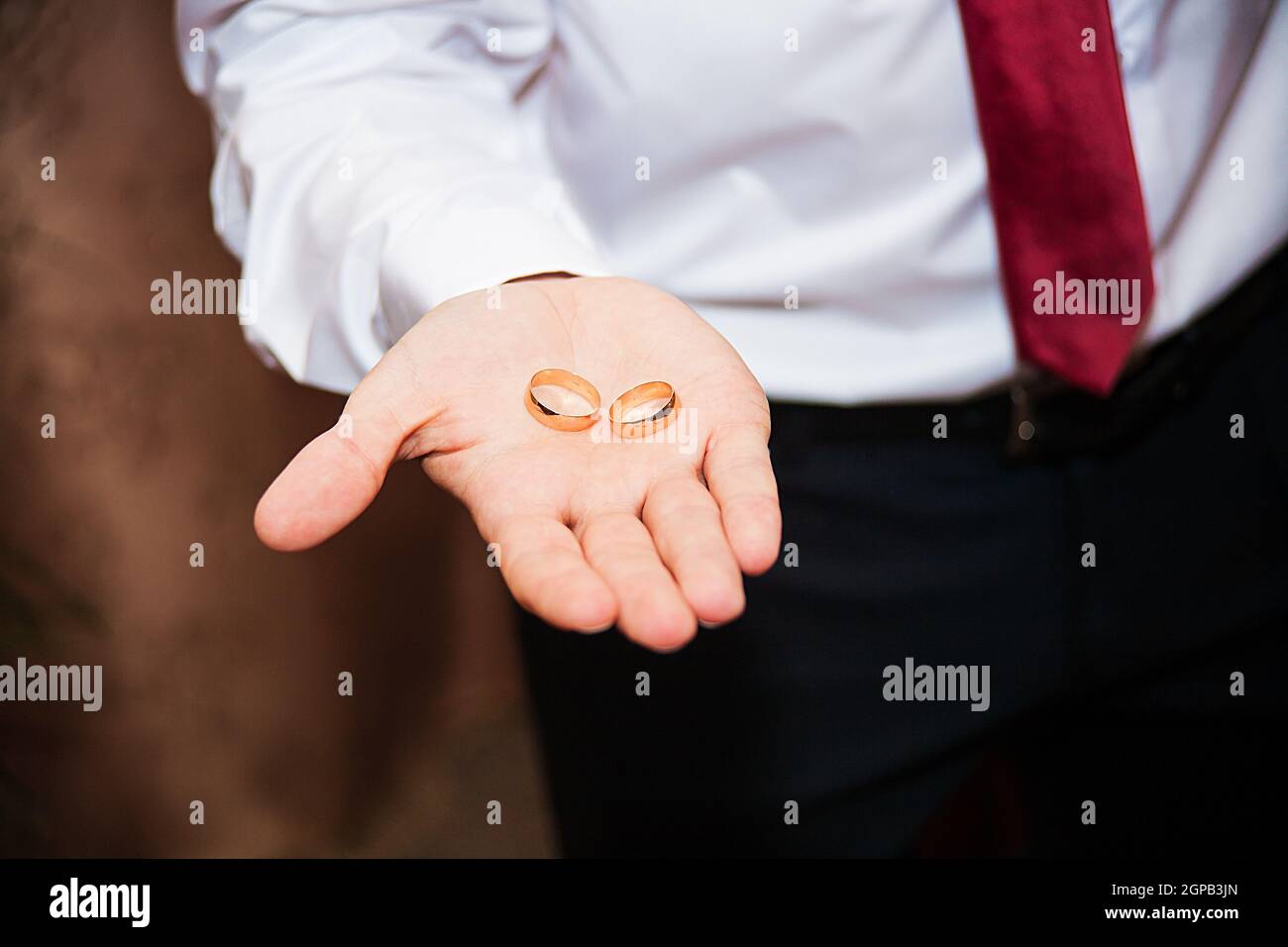 Marriage palm proposal ring hi-res stock photography and images - Alamy, image size:1300x956