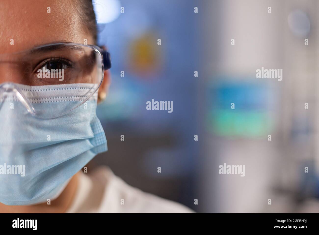 Biotech Mask Portrait of biotechnology chemist working in laboratory at medical ...