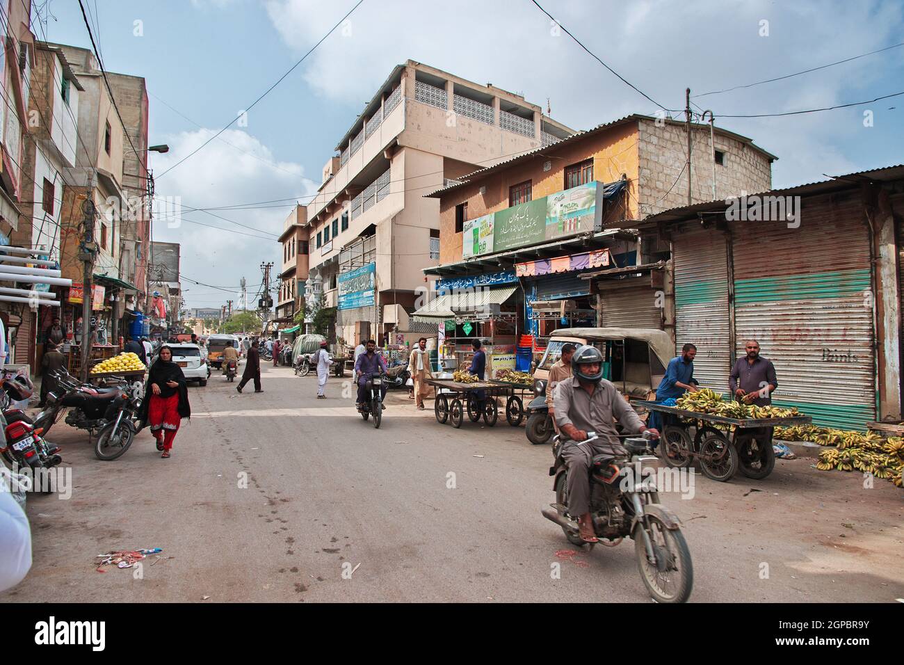 The local market in Karachi city, Pakistan Stock Photo Alamy