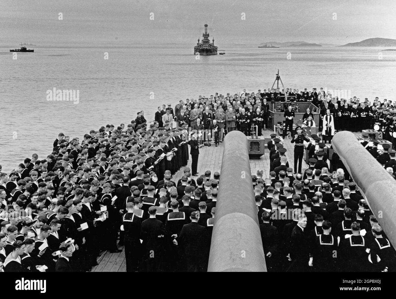 PLACENTIA BAY, NEWFOUNDLAND, CANADA - 10-12 August 1941 - Atlantic Charter Conference, 10-12 August 1941. Church service on the after deck of HMS Prin Stock Photo