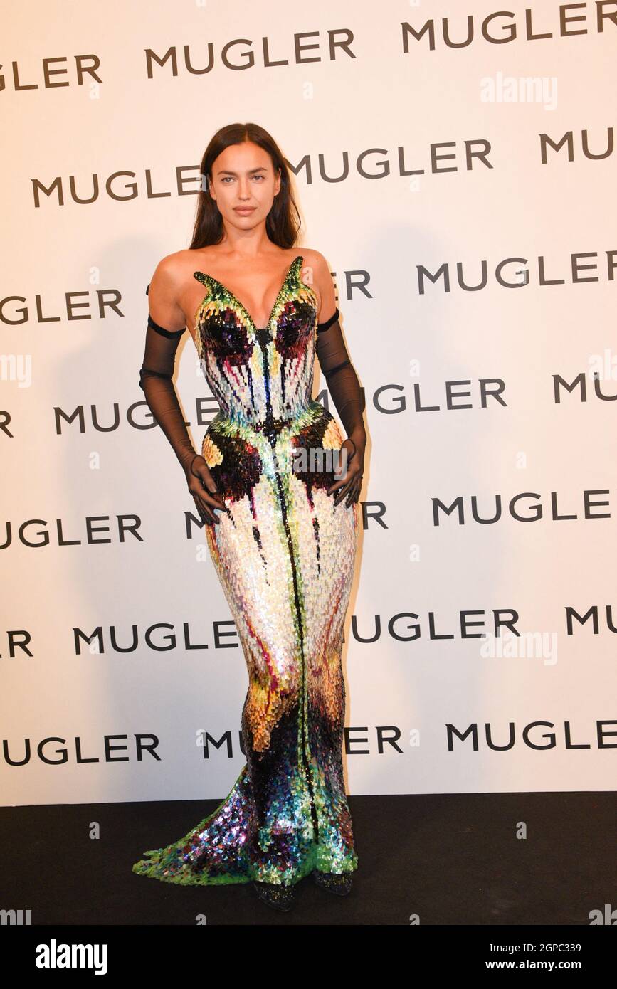 Irina Shayk arriving at the 'Thierry Mugler: Couturissime' exhibition