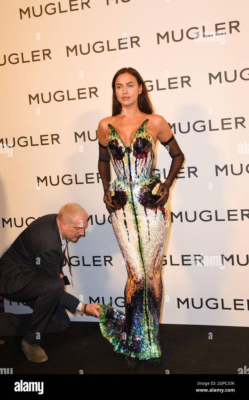 Irina Shayk arriving at the 'Thierry Mugler: Couturissime' exhibition