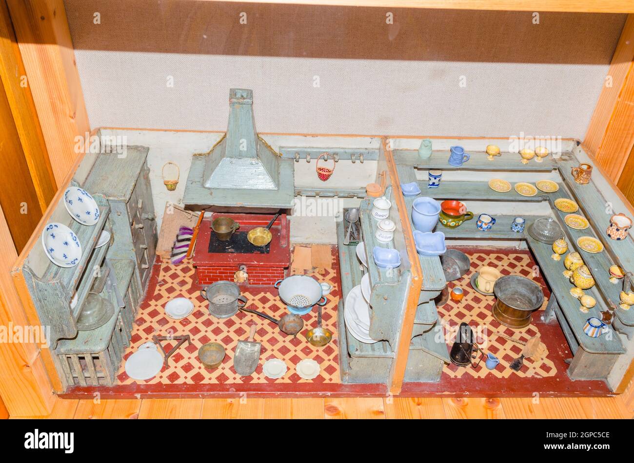 Doll house cross section hi res stock photography and images Alamy