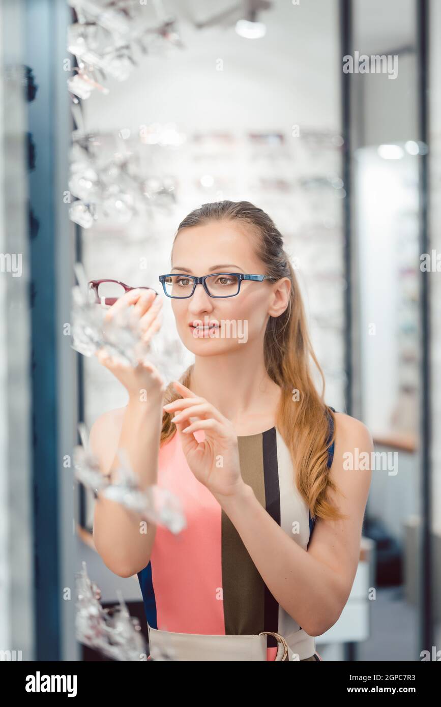 New look store front hi-res stock photography and images - Page 3