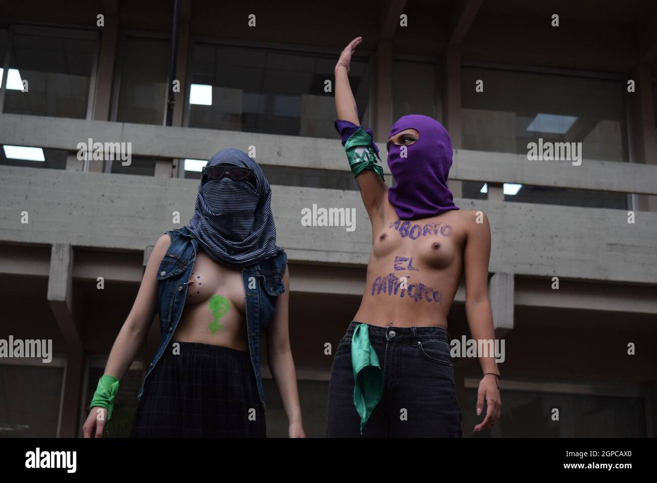 Bogota, Colombia. 28th Sep, 2021. Women participate during a demonstration demanding the decriminalization of abortion during the Global Day of Action for Legal and Safe Abortion in Latin America and the Caribbean in Bogota on September 28, 2021. Credit: Long Visual Press/Alamy Live News Stock Photo