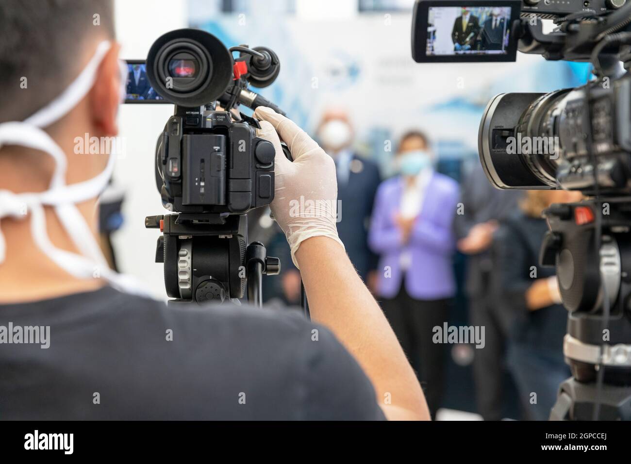 Briefing on covid 19 hi-res stock photography and images - Alamy