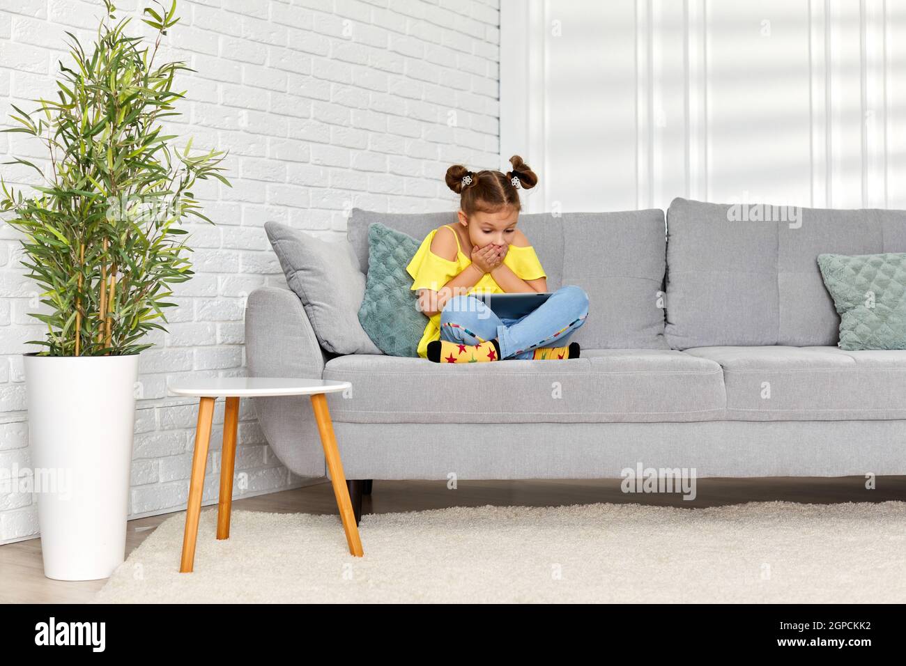 Pre teen girl sofa hi-res stock photography and images - Alamy