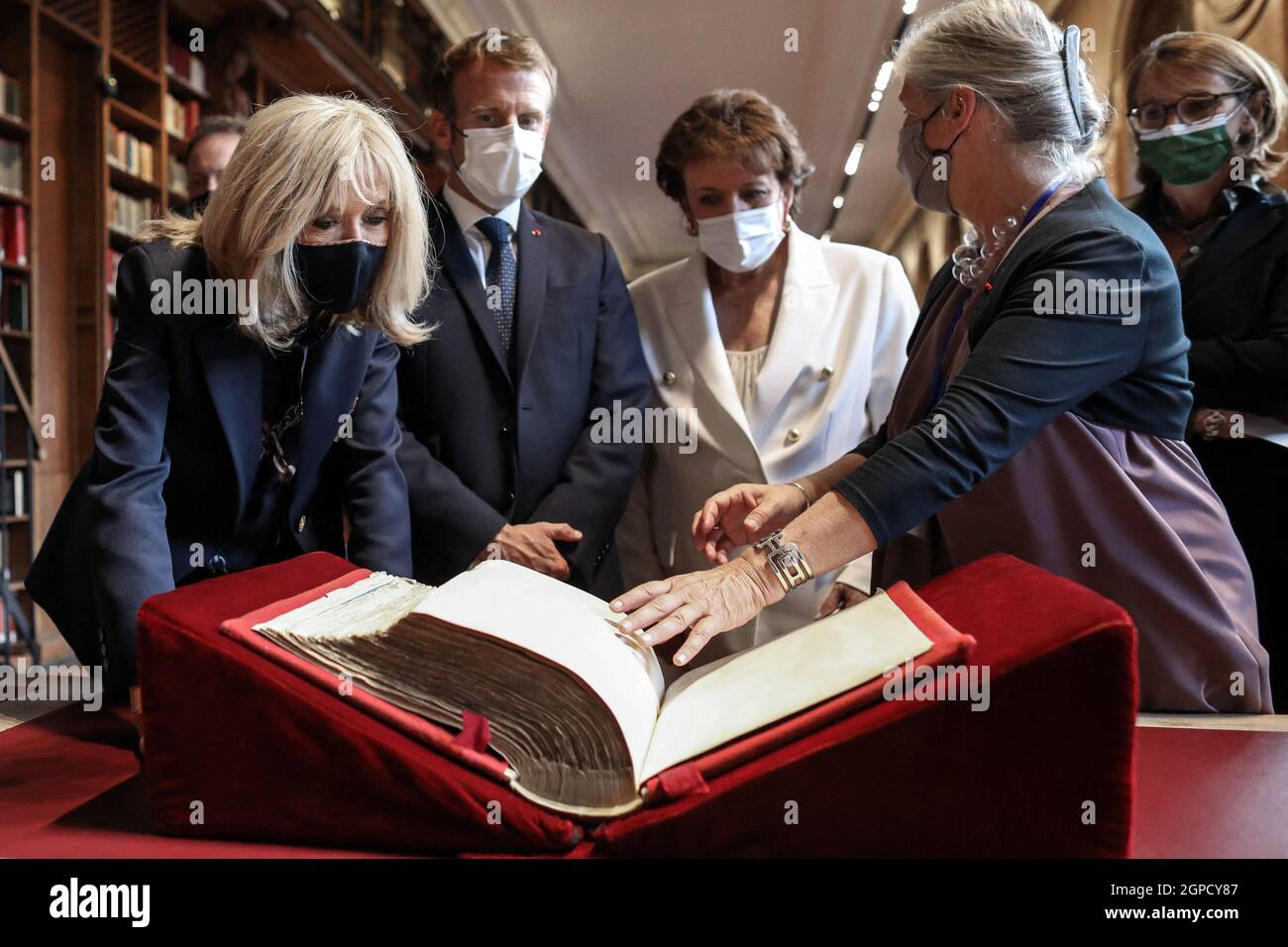 Le President Emmanuel Macron La Premiere Dame Brigitte Macron Et Roselyne Bachelot Ministre De La Culture Le President De La Republique S Est Rendu Sur Le Site Richelieu Berceau Historique De La