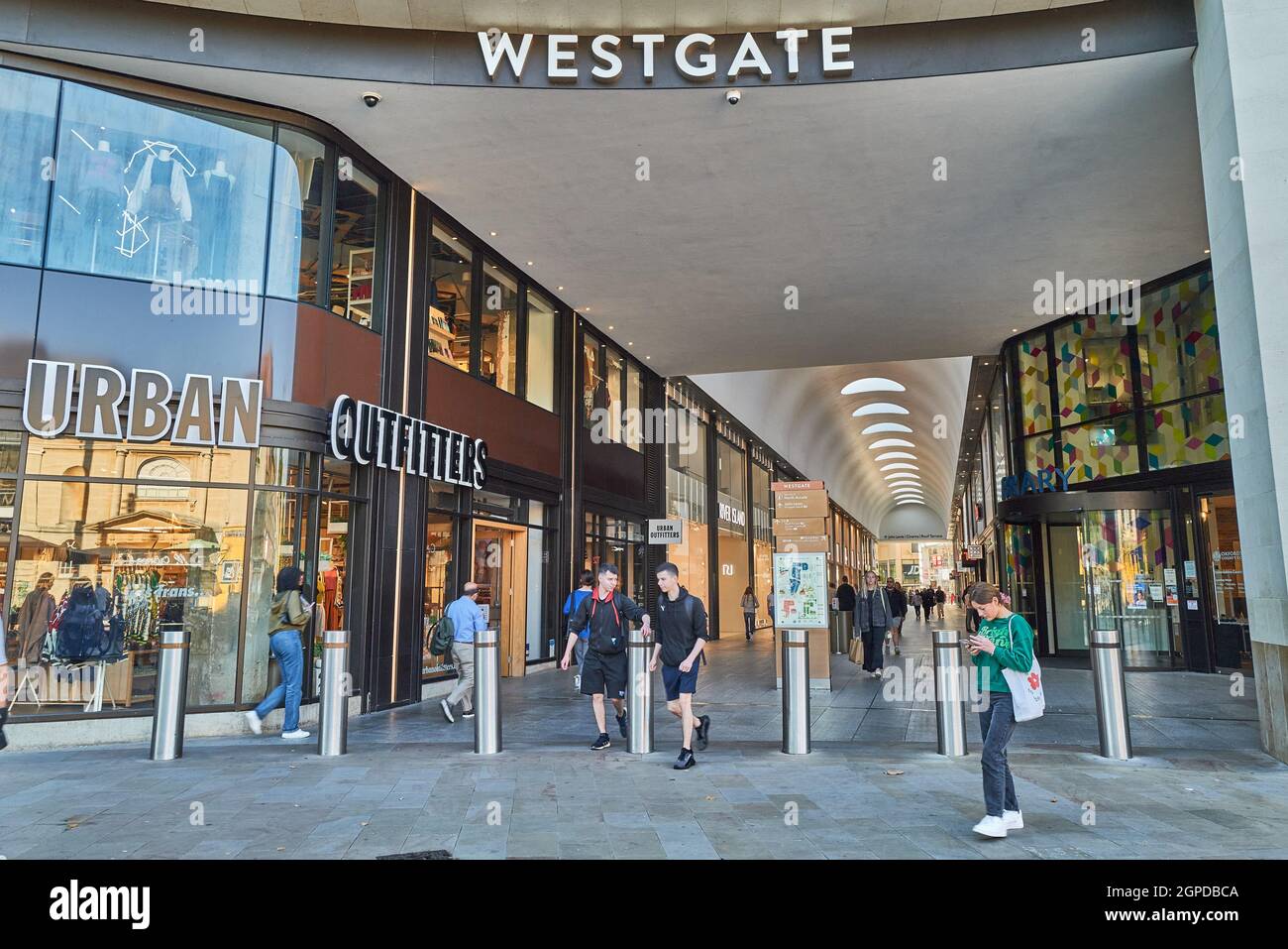 Shoppers in the Westgate shopping centre, Oxford, England Stock Photo