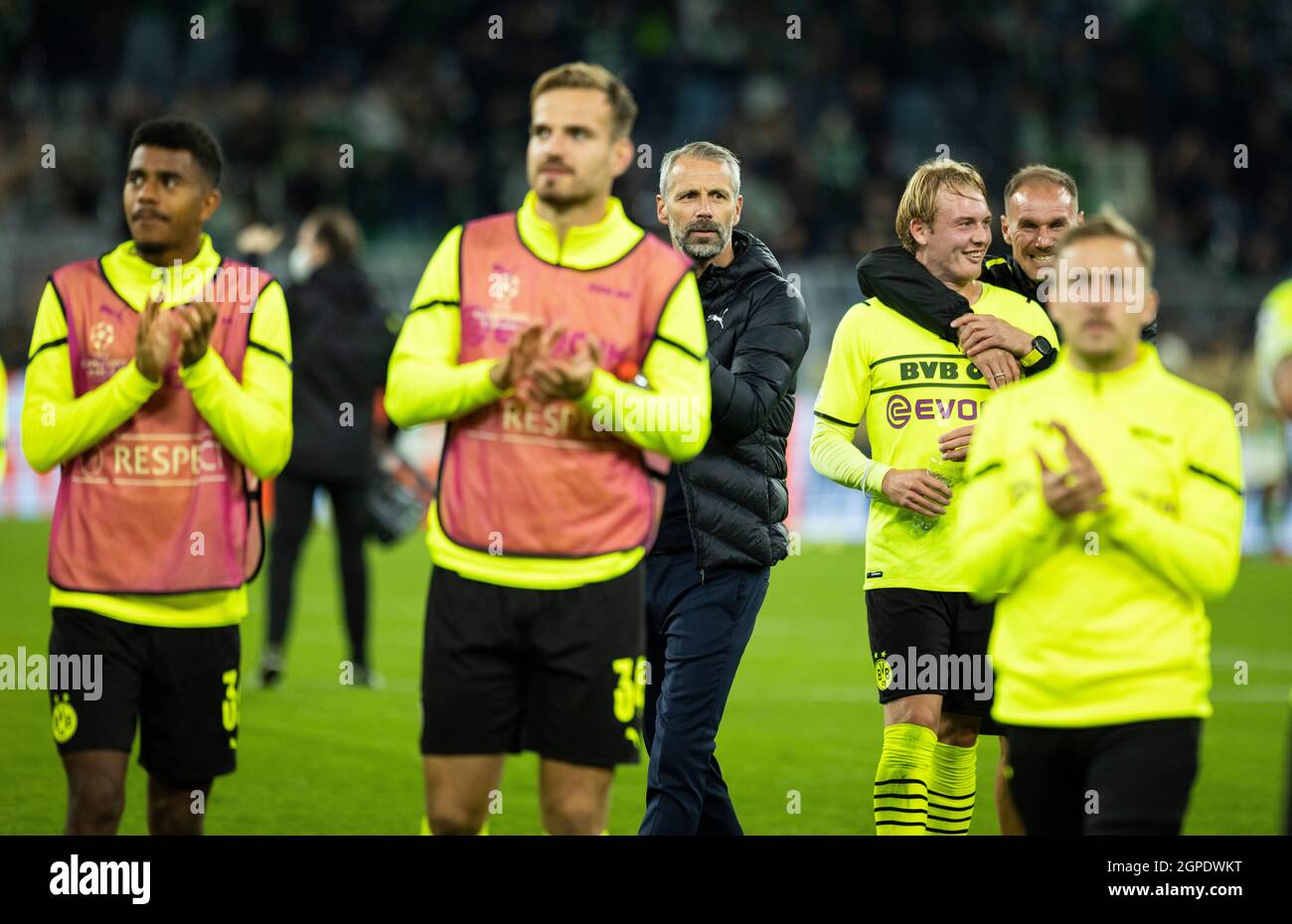 Schlussjubel: Trainer Marco Rose (BVB), Julian Brandt (BVB), Co-Trainer  Alexander Zickler (BVB) Borussia Dortmund - Sporting Club Lissabon  28.09.2021 Stock Photo - Alamy