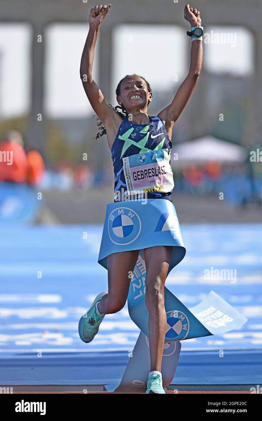09/26/2021, Berlin, Germany. Gotytom Gebreslase at the finish. Ethiopian  Gotytom Gebreslase wins the women's Berlin marathon with 02:20:09 hours,  Hiwot Gebrekidan from Ethiopia wins second place with 2:21:23 hours and  Helen Tola