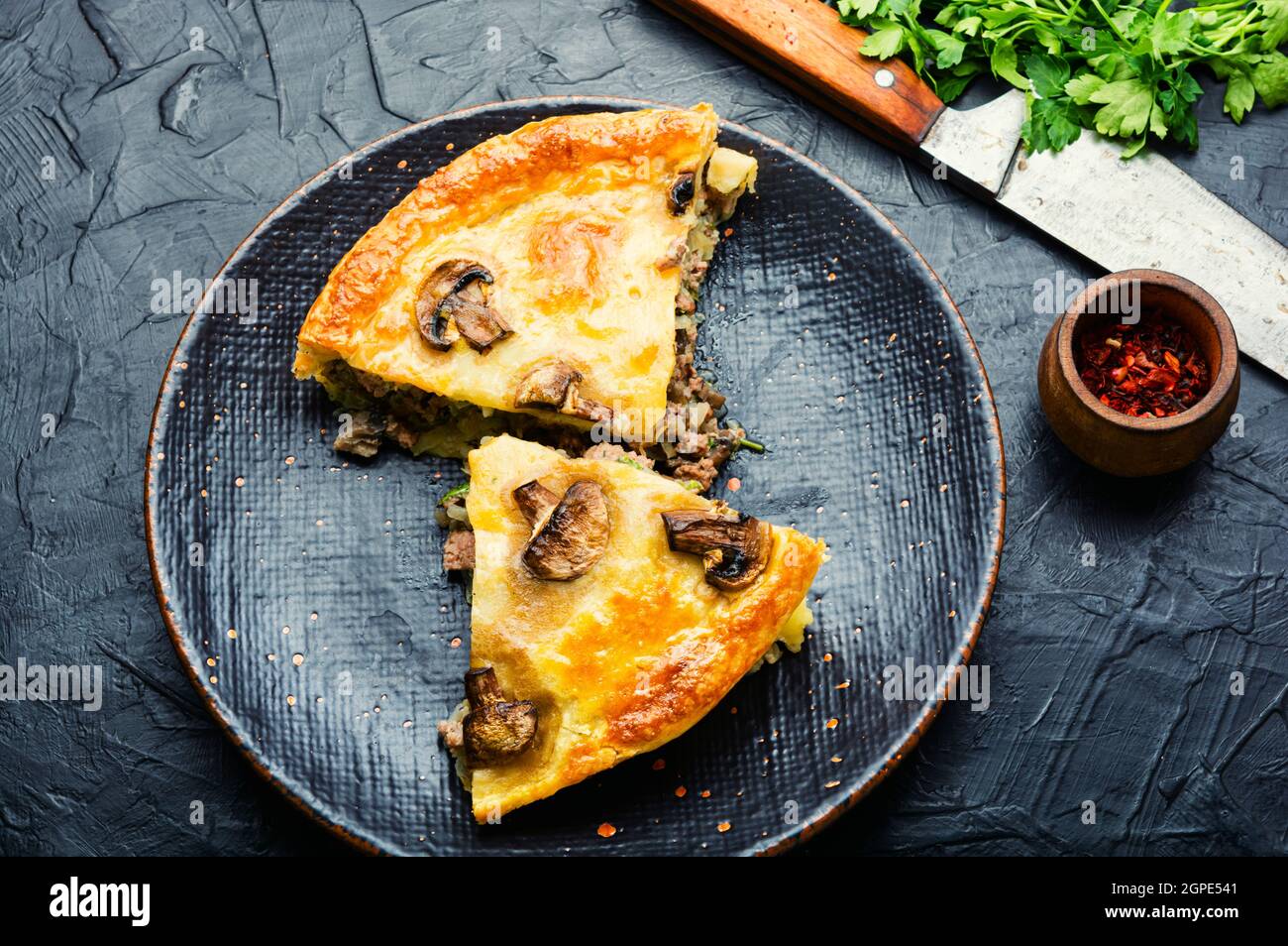 Australian beef mushroom pie hi-res stock photography and images - Alamy