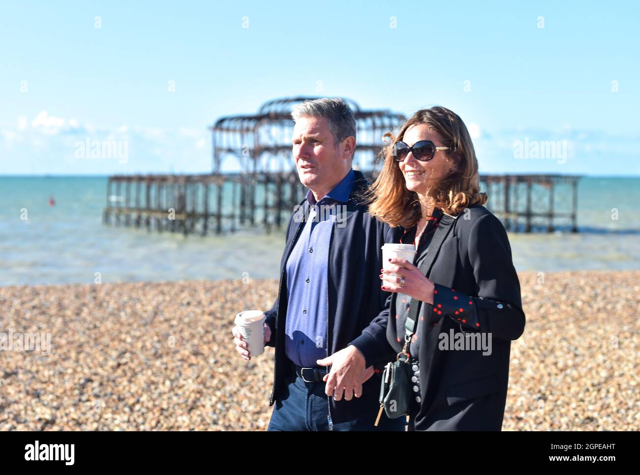 Brighton, UK. 29th Sep, 2021. Sir Keir Starmer the leader of the Labour Party walks along Brighton seafront with his wife Victoria before giving his speech at the Labour Party Conference being held in the Brighton Centre : Credit Simon Dack/Alamy Live News Stock Photo