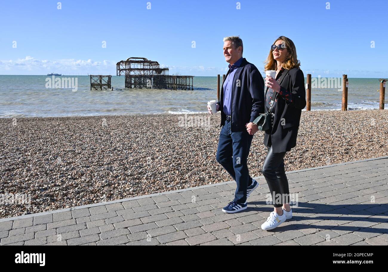 Brighton, UK. 29th Sep, 2021. Sir Keir Starmer the leader of the Labour Party walks along Brighton seafront with his wife Victoria before giving his speech at the Labour Party Conference being held in the Brighton Centre : Credit Simon Dack/Alamy Live News Stock Photo