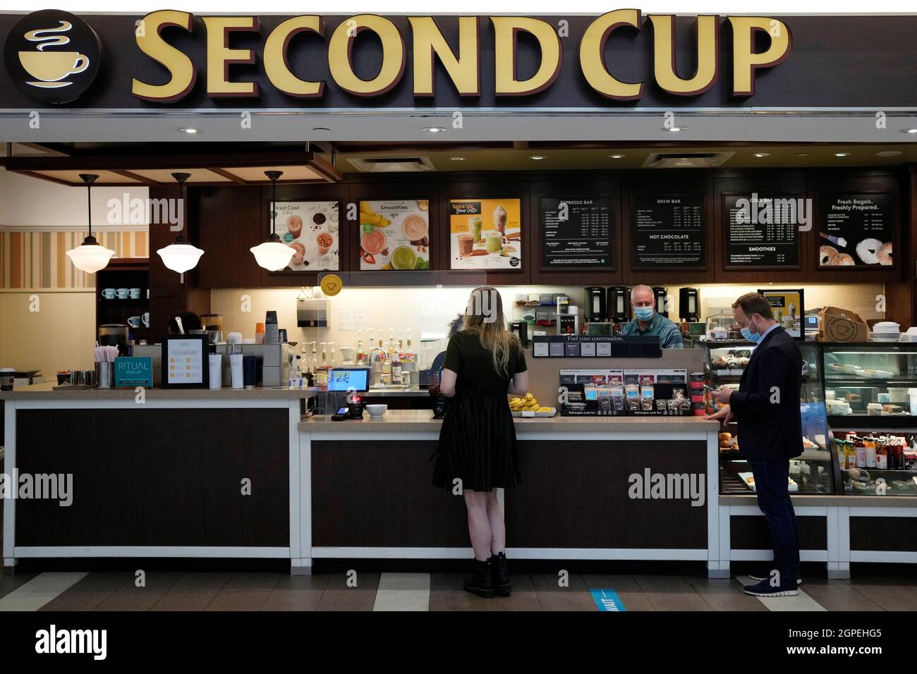 Toronto canada second cup coffee shop hires stock photography and