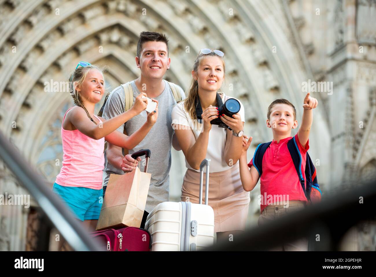 Tourist family of four making amateur photo Stock Photo - Alamy